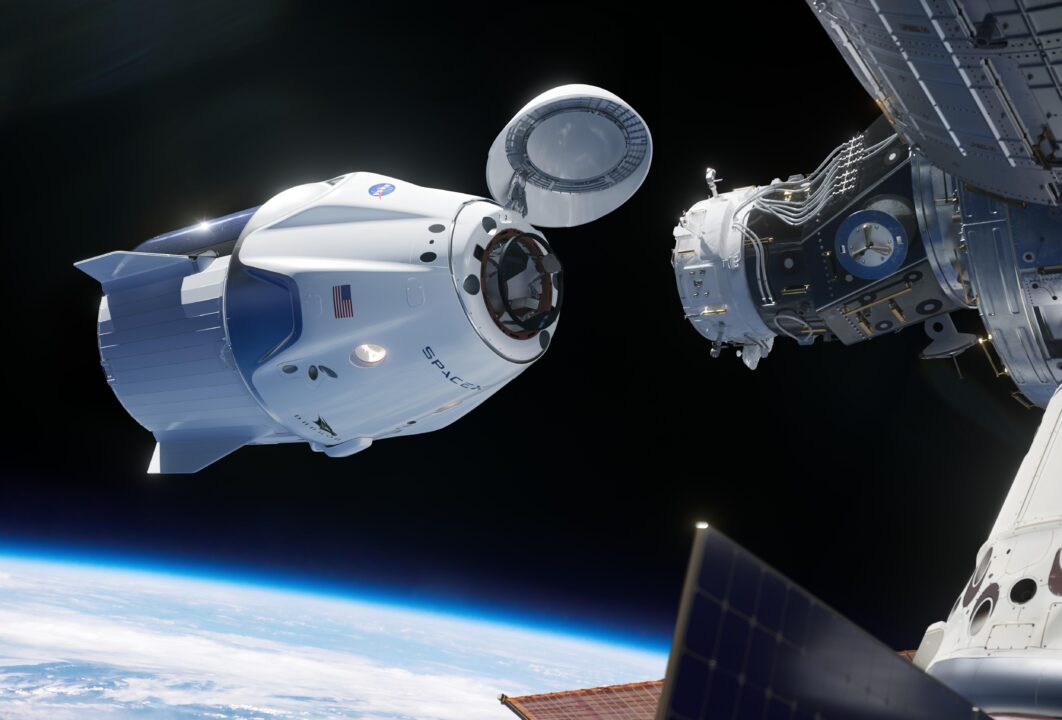 La misión Crew-9 de SpaceX, inicialmente programada para el 18 de agosto, fue aplazada para no antes del 24 de septiembre, para acomodar este cambio de planes. Dos astronautas serán enviados a la ISS por SpaceX, dejando dos asientos extras y trajes espaciales disponibles para Butch Wilmore y Suni Williams, que regresarán a la Tierra en febrero de 2025 a bordo de la nave Crew Dragon.