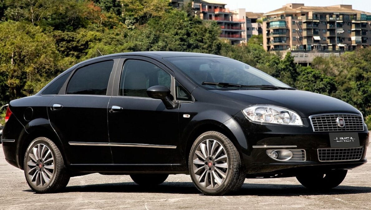 MELHOR que CIVIC por MENOS de 20 MIL? Sedan compacto Fiat Linea faz 14 km/l e surge como opção para motoristas exigentes que querem gastar pouco!