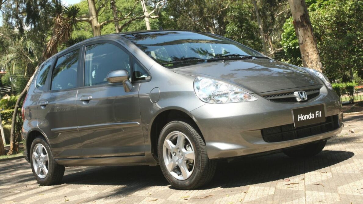 Eficiência, espaço e valor de revenda: como o Honda Fit LX 1.4 2007 MT se destaca no mercado de carros compactos.