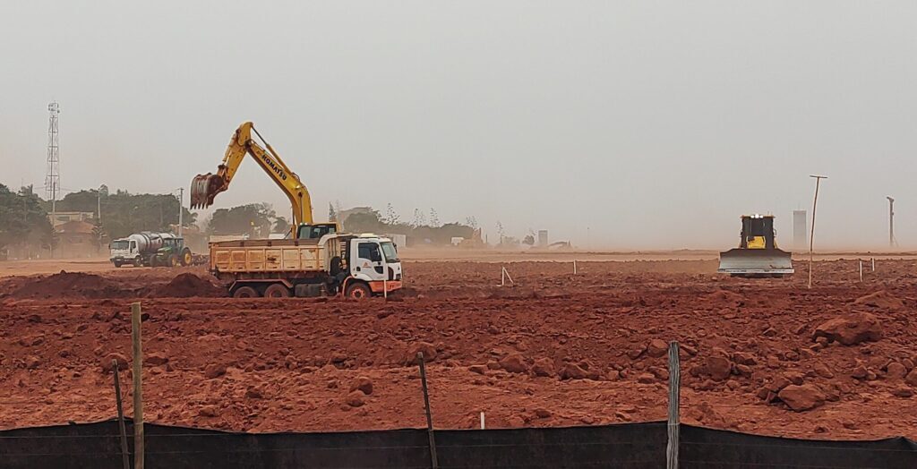 Máquinas trabajan a todo vapor en la preparación del suelo. (Créditos de la foto: Carlos Teixeira/Agora Interior)