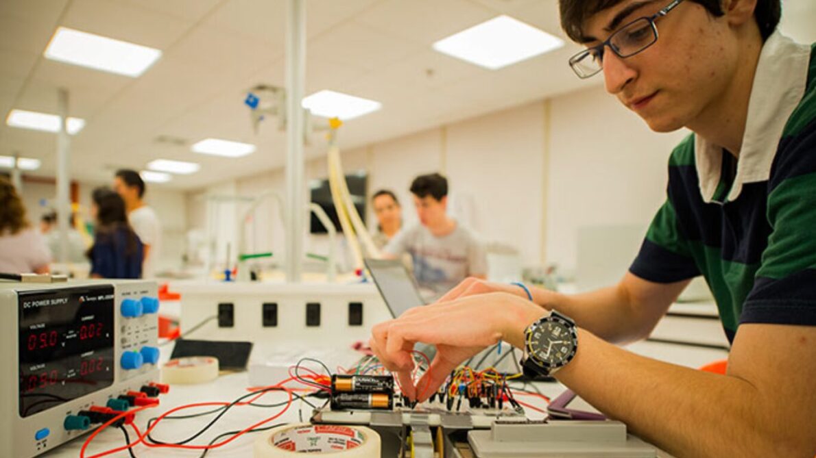 “curso gratuito”, “curso online”, “curso”, “automatización industrial”, “tecnología”