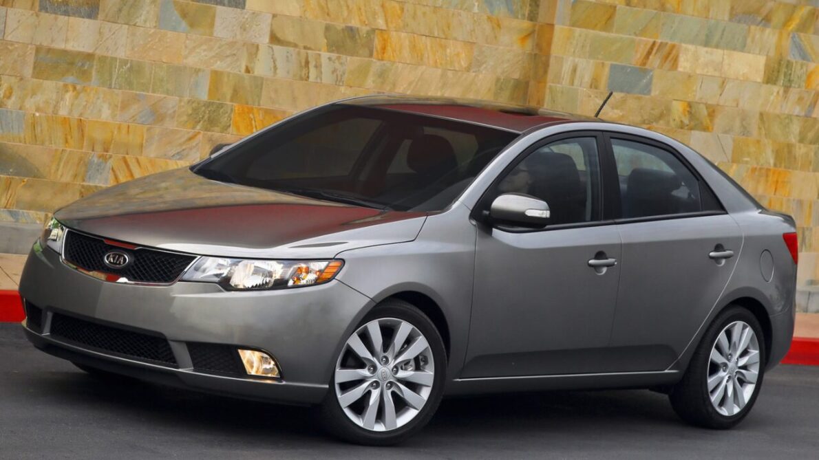 Kia Cerato G2: design moderno, bom custo-benefício e economia de combustível destacam o carro no competitivo mercado brasileiro.