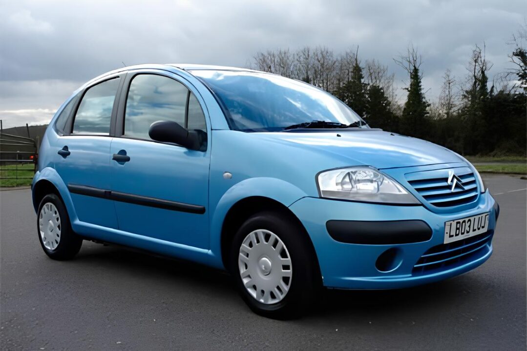 Costando menos de R$ 25 mil, el coche popular de Citroën supera modelos actuales en el mercado de hatch compacto con consumo de 10,2 km/l