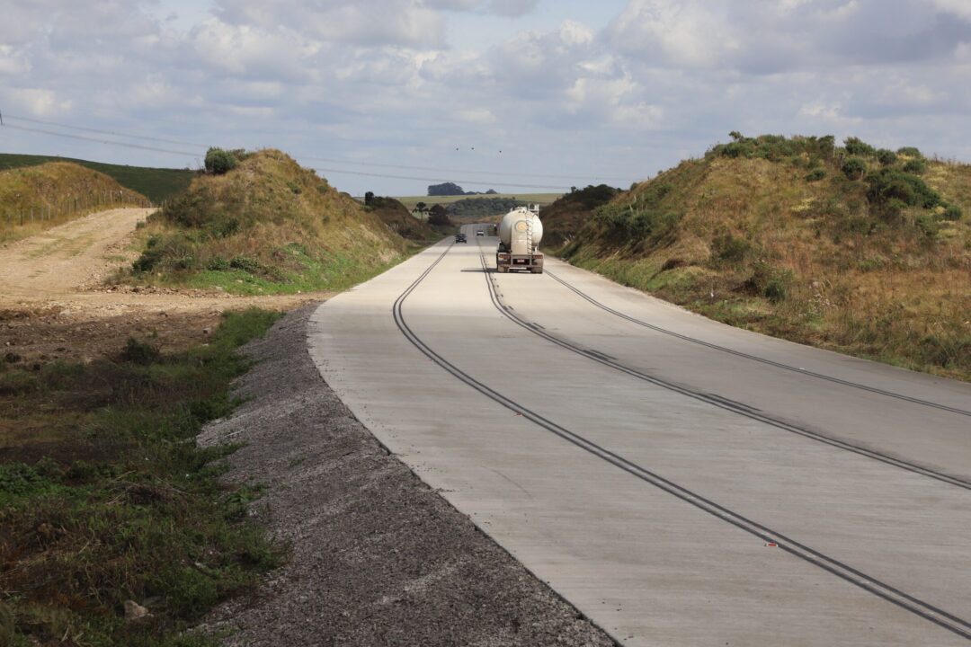 ¡Nada de asfalto! Paraná sigue el ejemplo de EE.UU. y renovará 340 km de carretera con concreto, que dura el doble del asfalto convencional usado hoy en Brasil y es más barato. (Foto: Ari Dias/AEN)