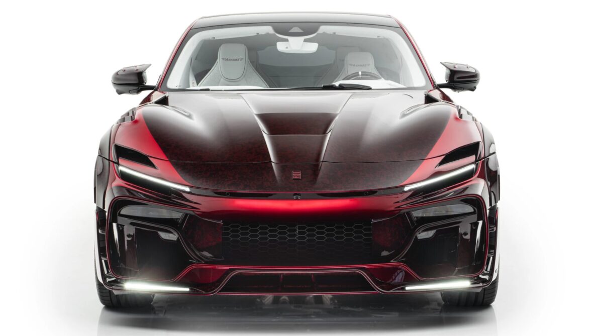 Mansory transformou a Ferrari Purosangue em uma "obra de arte" polêmica. (Imagem: divulgação)