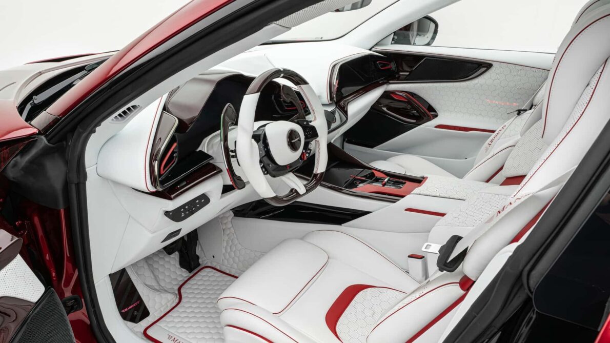 Mansory transformou a Ferrari Purosangue em uma "obra de arte" polêmica. (Imagem: divulgação)