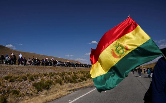 La Crisis Financiera en Bolivia está Provocando una Migración Masiva de Bolivianos Hacia Brasil, en Busca de Mejores Oportunidades