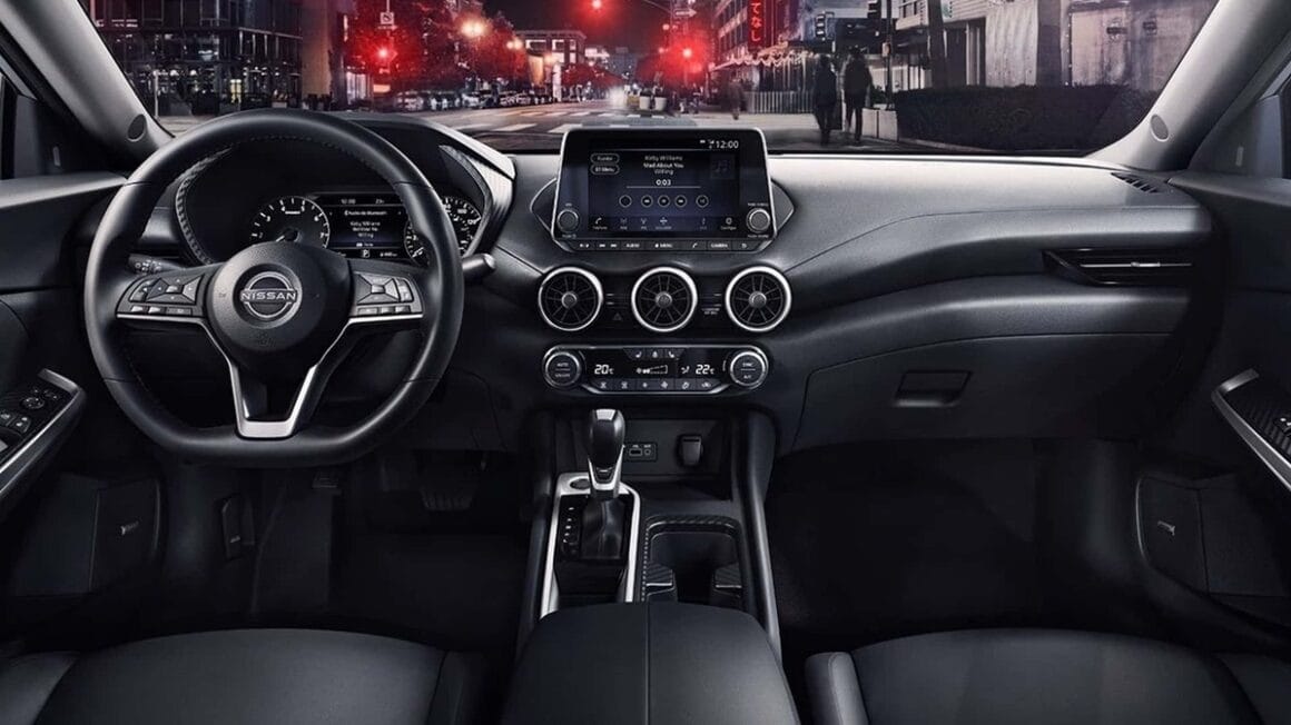 Nissan Sentra Exclusive 2025 promete mucho, PERO a pesar de ser uno de los modelos más vendidos globalmente, no llega a amenazar al Toyota Corolla