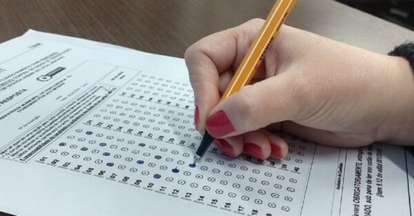 Prefeitura abre processo seletivo com 150 vagas + salários de até R$ 3 MIL para contratação imediata de Auxiliar de serviços gerais, Auxiliar administrativo, monitor escolar e outras funções!