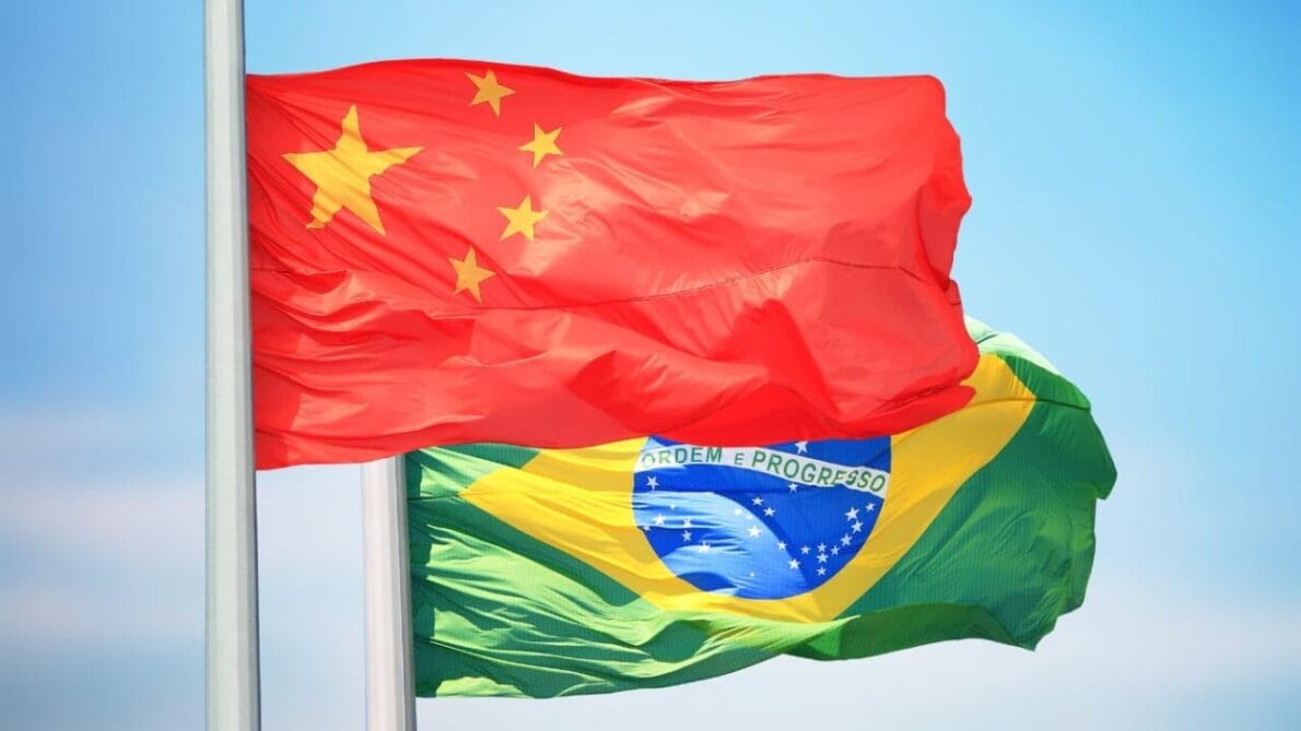 Brasil registra crescimento na geração de empregos na produção de calçados, mas enfrenta desafios com aumento das importações da China.