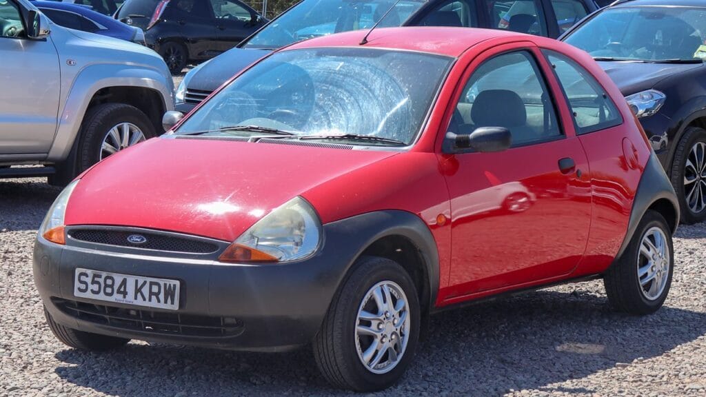 El Ford Ka se destaca por su economía de combustible y bajo costo de mantenimiento, siendo una excelente opción en el mercado de usados. (imagen: Wikimedia Commons) El Ford Ka se destaca por su economía de combustible y bajo costo de mantenimiento, siendo una excelente opción en el mercado de usados. (imagen: Wikimedia Commons)