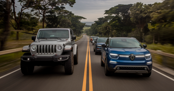 Fim da produção de carros no Brasil? Jeep, Renault e Fiat anunciam saída de modelos das lojas em 2025. Descubra quais veículos serão descontinuados e o impacto no mercado automotivo.
