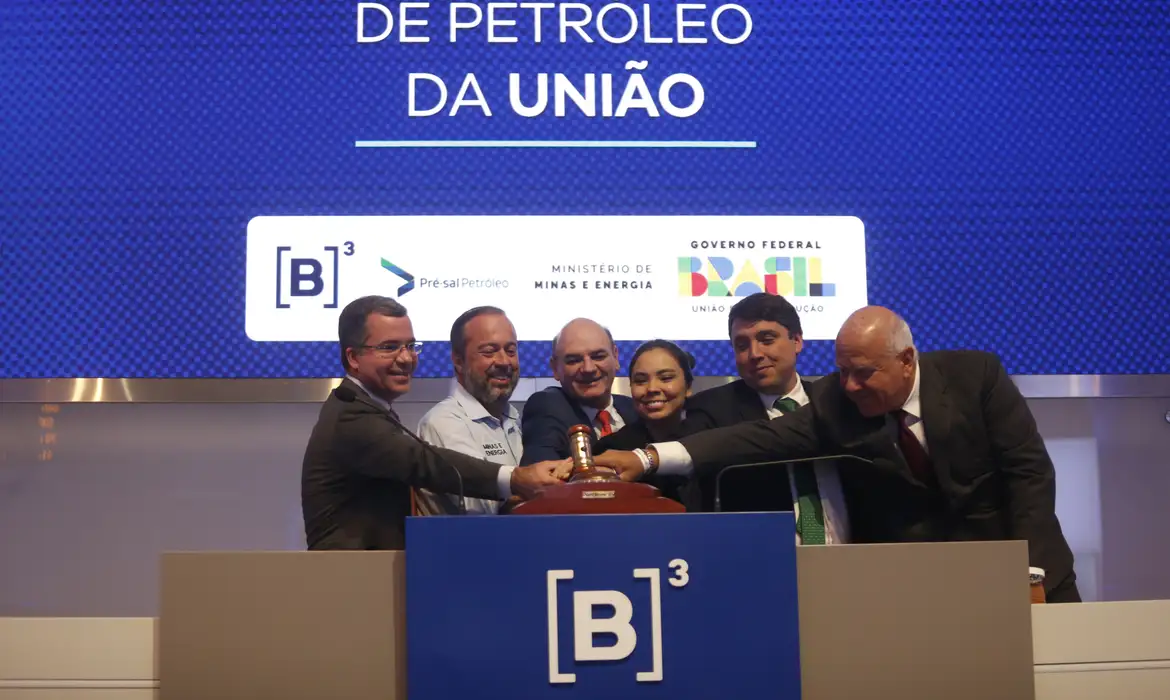 China lleva 23 millones de barriles y domina remate histórico de R$ 17 mil millones de petróleo de La Unión
