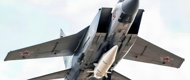 Rússia lança o devastador míssil Kinzhal: arma hipersônica voa a 14.700 km/h, supera defesas aéreas e revoluciona o cenário militar global!