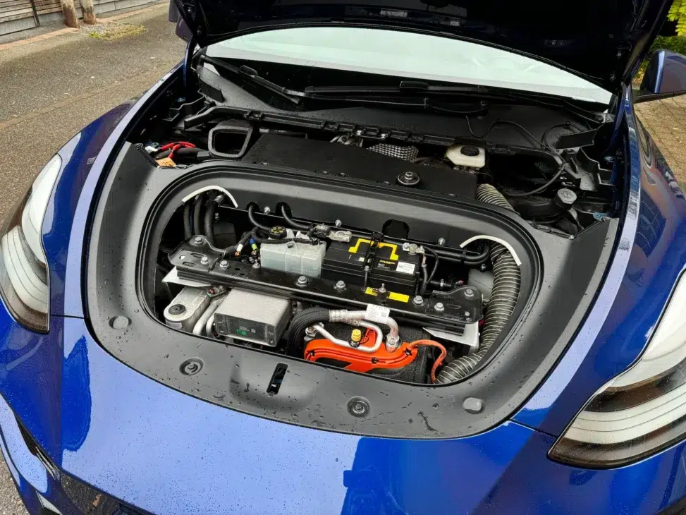 ¡El prototipo del Tesla Model Y movido a metanol es creado por una empresa austriaca y promete cambiar el juego en el mercado de energía limpia!