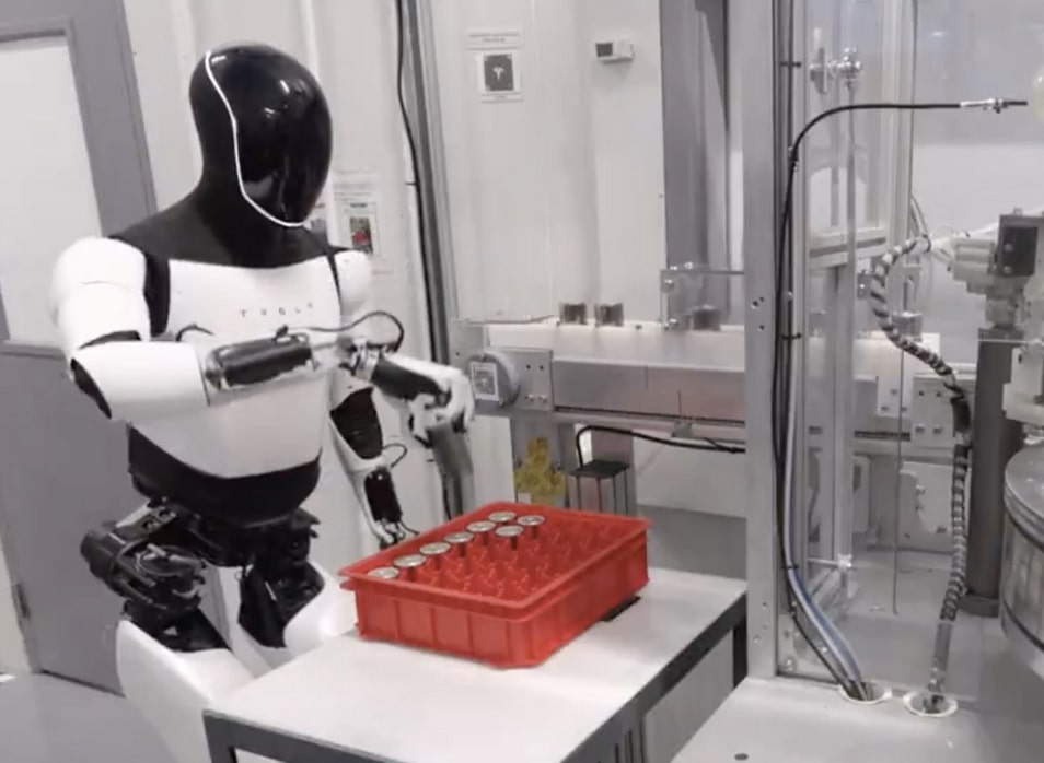 Robot Optimus Tesla trabajando en la industria con servicios pesados