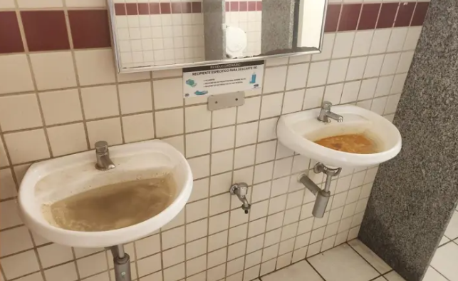 Denuncias de agresiones y condiciones degradantes en fábrica de BYD chocan el Brasil. El MPT investiga violaciones laborales graves. (Imagen: reproducción Agencia Pública)