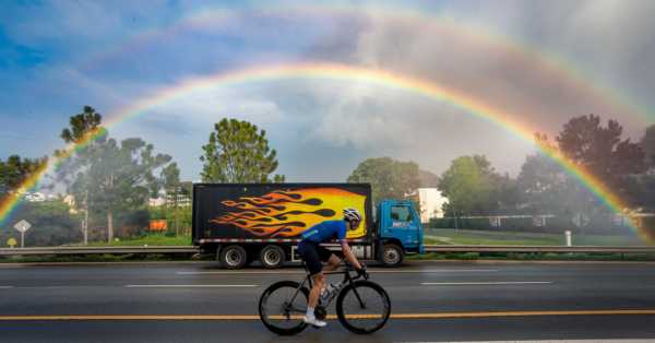 China surpreende o mundo ao criar arco-íris artificial em rodovias