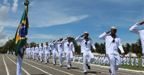 Sonha em trabalhar na Marinha do Brasil? Vagas abertas exigindo apenas ensino fundamental para marceneiros, barbeiros, cozinheiros e outras profissões sem precisar fazer concurso e com salários de R$ 2.792,70! 