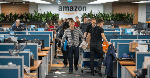 Fim do home office na Amazon vira confusão! Sem espaço para todos nos escritórios,