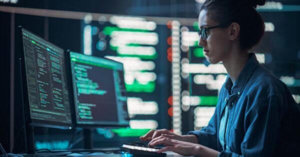 Devido à escassez de profissionais, IMD abre 560 vagas para cursos técnicos gratuitos na área de TI com foco em capacitar brasileiros na profissão do futuro! 