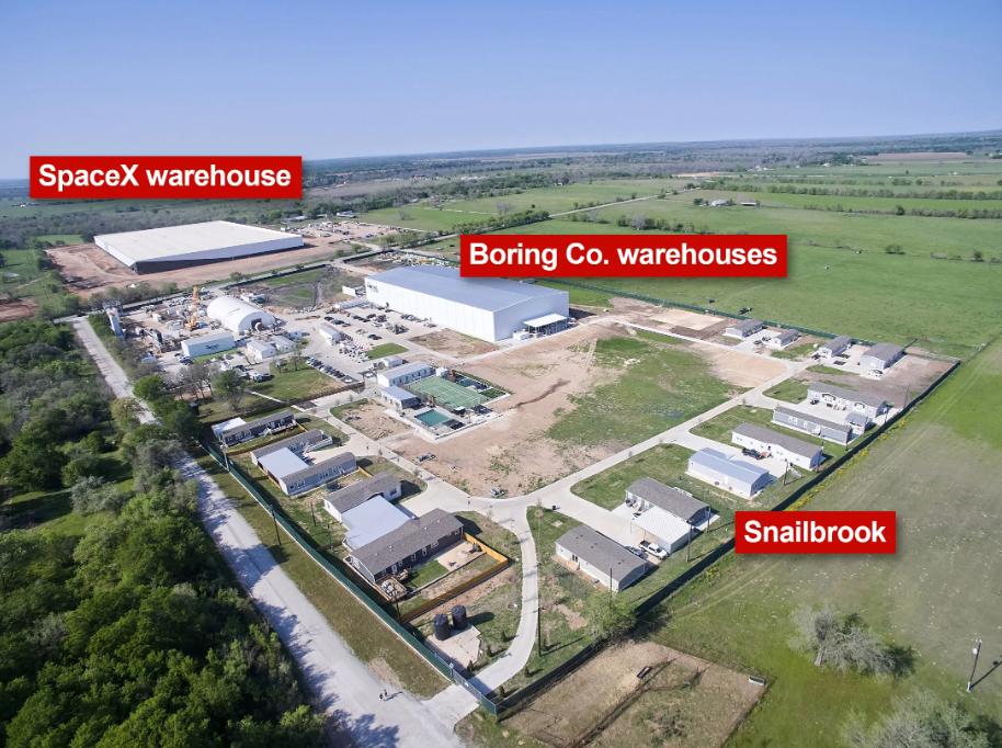 Con La Llegada De Empresas Como SpaceX, Starlink Y The Boring Company, Bastrop Vio Sus Precios De Inmuebles Subir 20% Y Ganó Una Fábrica De 100 Mil M². Ahora, La Sede X Promete Revolucionar Aún Más La Pequeña Ciudad De Texas.