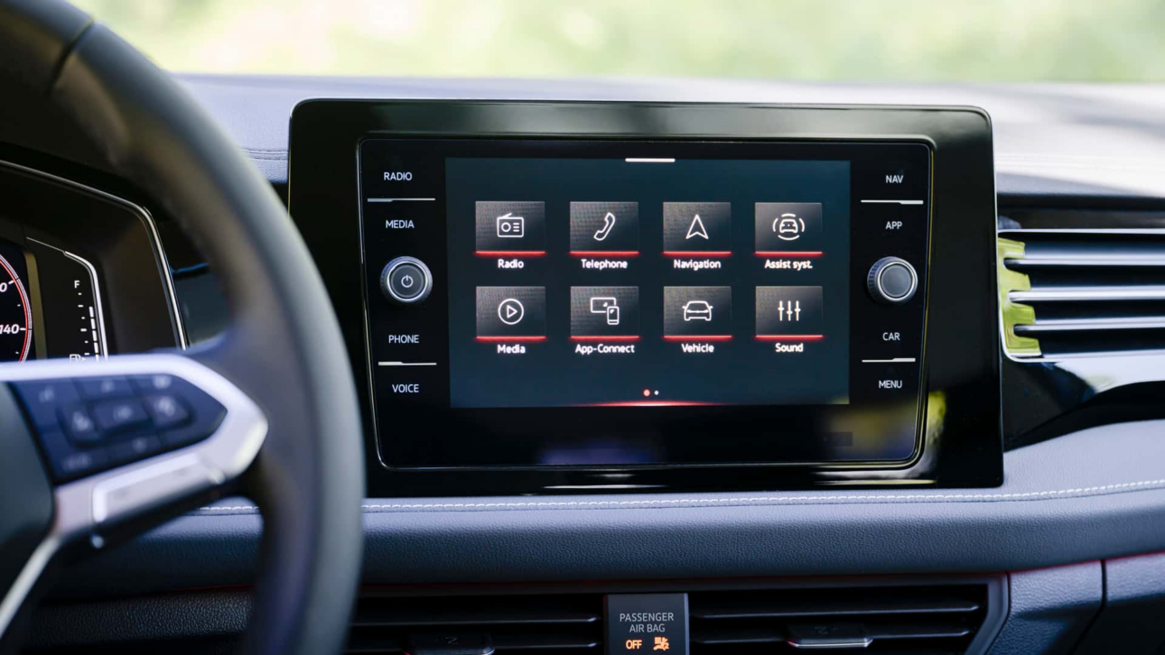 Volkswagen lanza Jetta GLI 2025 en Brasil. Diseño audaz, tecnología avanzada y potencia prometen revolucionar el mercado. (Imagen/ Divulgación)