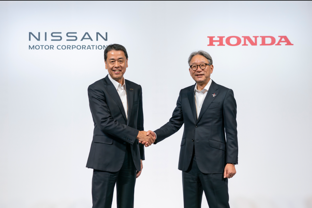 Según el Nikkei, la unión podría formalizarse a través de una holding conjunta, con posibilidad de incluir a Mitsubishi Motors, fortaleciendo aún más la alianza. La asociación busca competir directamente con los gigantes eléctricos, como BYD y Tesla, que lideran el segmento con tecnología avanzada y precios competitivos.