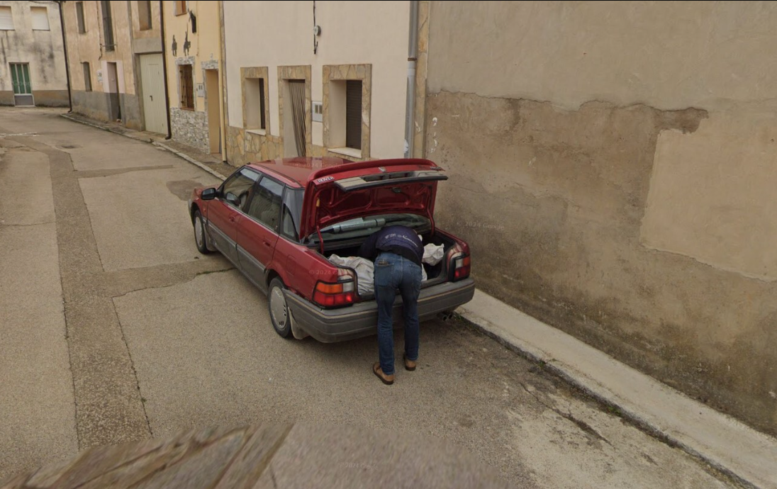 El caso reveló el cuerpo de un cubano de 32 años desmembrado y oculto en un cementerio, resultando en la arresto de dos sospechosos: el residente local y la exesposa de la víctima, con quien tenía una relación amorosa.