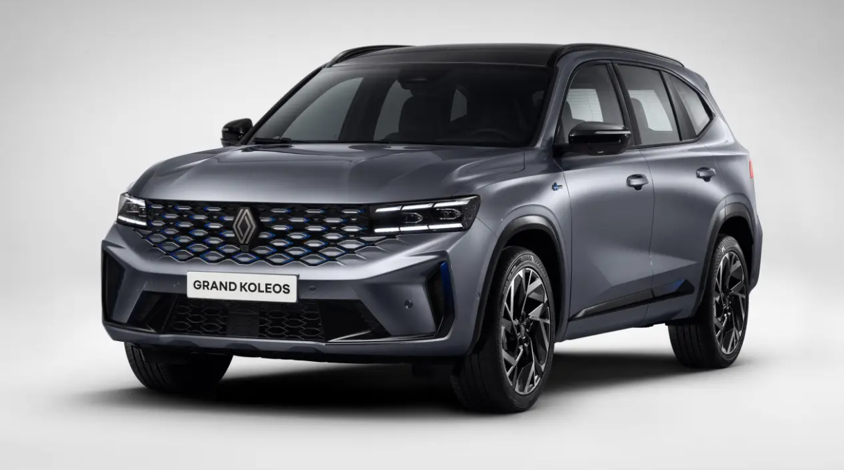 El Grand Koleos está previsto para llegar a Brasil en el primer semestre de 2025, importado directamente de Corea del Sur. Hay posibilidad de que su estreno ocurra antes del lanzamiento del proyecto 1312, nuevo SUV mediano nacional de Renault.