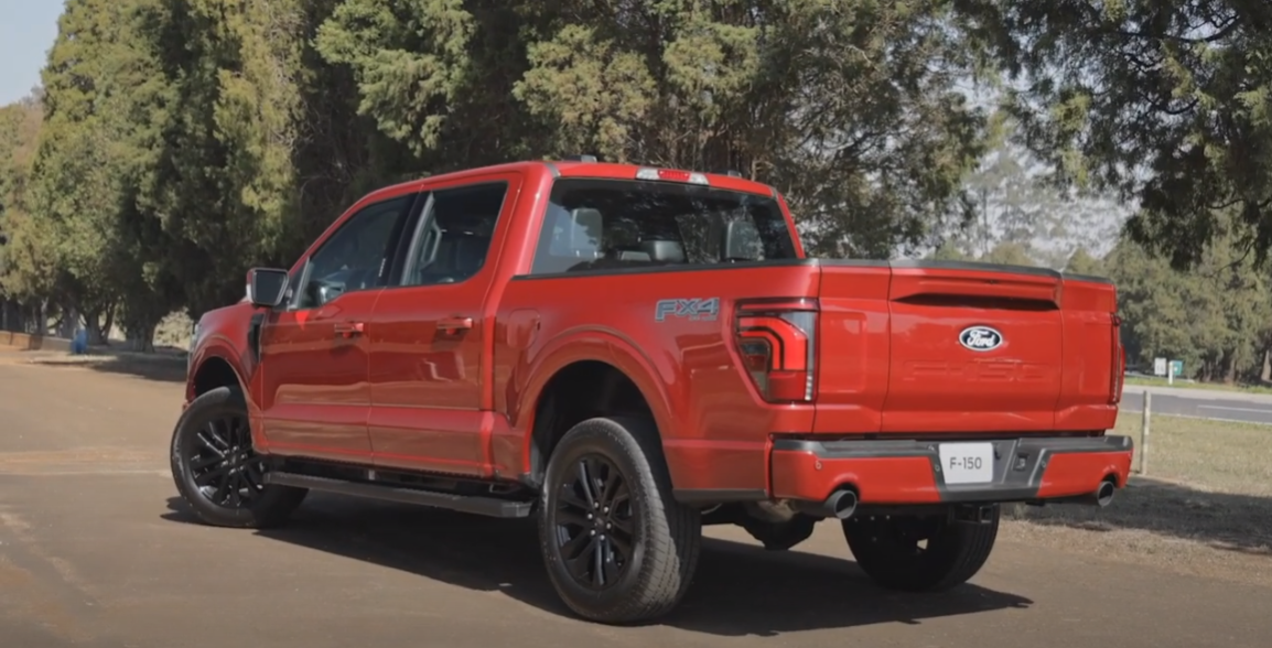 La Ford F-150 Lariat 2025 llega a Brasil con un precio inicial de R$ 519.990, posicionándose como una de las camionetas más lujosas y robustas del mercado. A pesar del alto valor, ofrece una combinación única de potencia, tecnología y tradición.