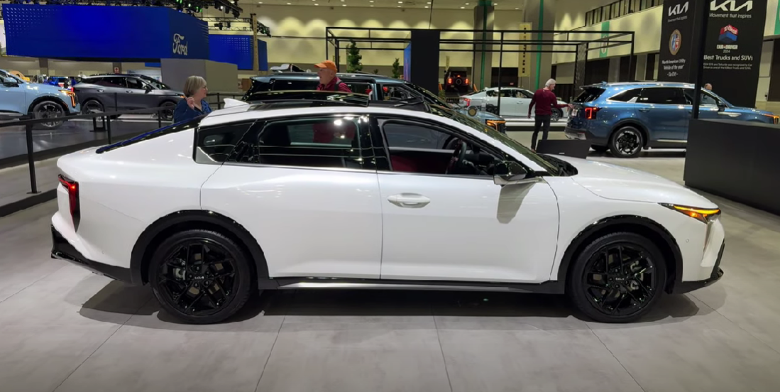 El Kia K4 está confirmado para llegar a Brasil en 2025, importado directamente de México.