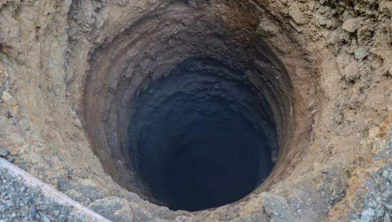 La región también es conocida por sus reservas de petróleo, y la perforación de 11 mil metros de profundidad busca explorar estos recursos en áreas ultra profundas. Sin embargo, la exploración presenta desafíos técnicos significativos debido a las difíciles condiciones del subsuelo, como alta presión y temperaturas extremas.