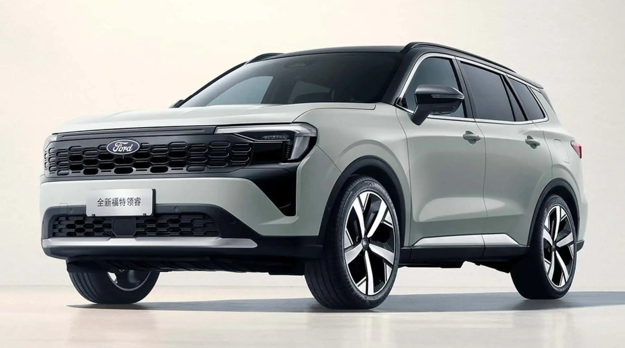 El Ford Territory restilizado vendrá con dos opciones de motor: el 1.5 turbo de 170 cv, perfecto para un rendimiento ágil, y la versión híbrida plug-in, que combina el motor de combustión con un eléctrico, entregando 218 cv de potencia combinada.