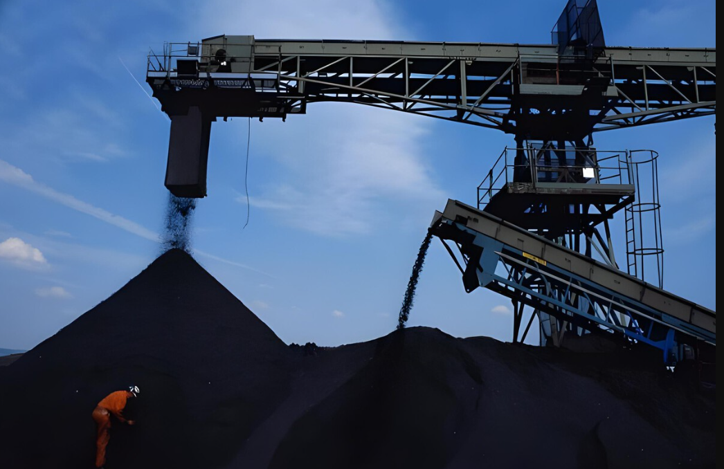 El Carbón Ha Sido, Durante Mucho Tiempo, Una De Las Principales Fuentes De Energía En El Mundo, Usado Desde La Revolución Industrial Para Generar Electricidad. A Pesar De Ser Eficiente, Su Uso Causa Grandes Impactos Ambientales, Como Contaminación Y Cambios Climáticos, Lo Que Ha Llevado A Países A Buscar Alternativas Más Limpias.