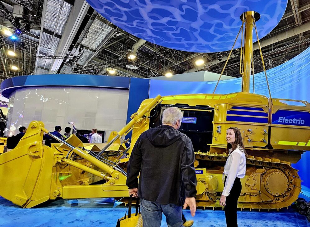 Komatsu, trator
