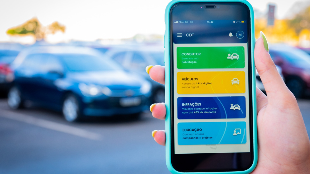Saiba como o CRV Digital substitui o documento físico do veículo, facilitando o registro e a transferência de propriedade de forma prática.