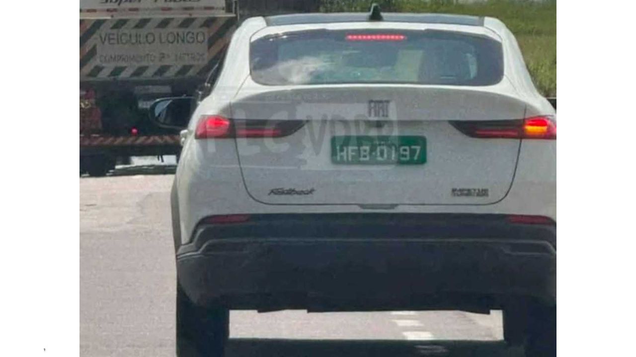 Fiat Fastback 2026 O SUV cupê ganha teto solar panorâmico, bancos elétricos e volante inédito