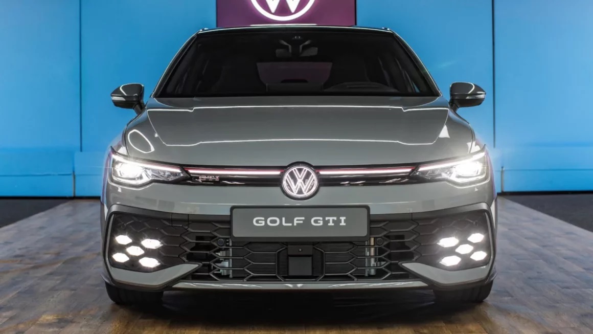 ¡Volkswagen Confirma el Retorno del Golf GTI en 2025! Ícono entre los brasileños, el deportivo llega con novedades increíbles que prometen redefinir el mercado. ¡Descubre lo que viene por ahí!