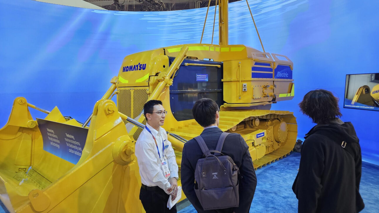 Komatsu, trator