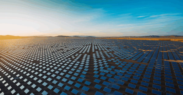 Abu Dhabi se prepara para construir a maior usina solar do mundo, com 10 milhões de painéis e capacidade de 1GW, capaz de abastecer 750 mil casas e operar 24 horas por dia.