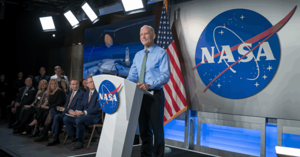 NASA descobre 140 trilhões de oceanos no espaço e prova que a água esteve presente desde os primeiros momentos do universo