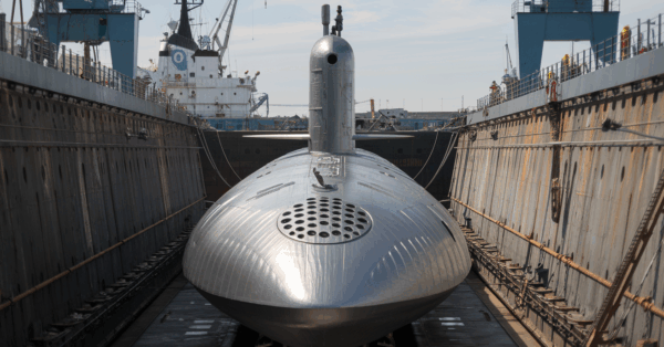 O submarino russo de titânio que aterrorizou a OTAN na Guerra Fria: Alfa ainda é visto como a máquina de destruição mais poderosa da história naval com 81,4 metros!