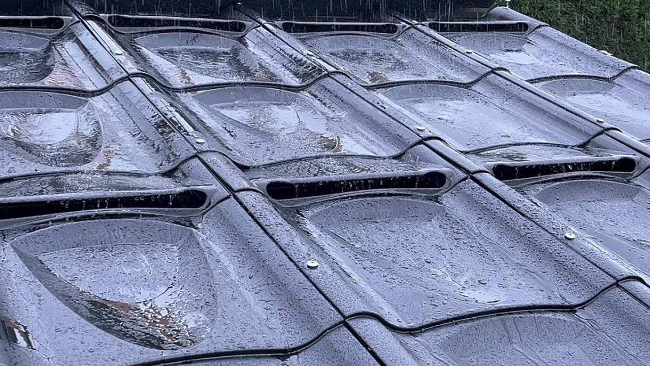 As telhas inteligentes Cactile captam, filtram e armazenam água da chuva, ajudando a combater a escassez hídrica.