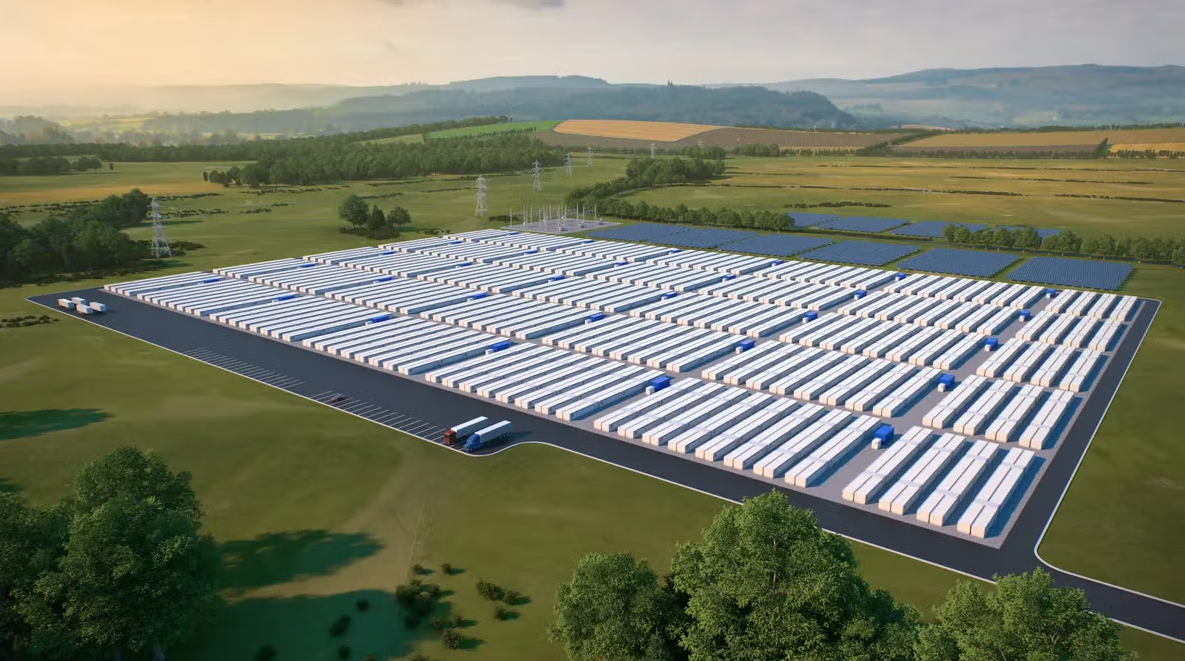 Maine fue elegido porque tiene espacios abandonados ideales para grandes proyectos, como la antigua fábrica de papel en Lincoln. La región también necesita energía extra en invierno, cuando el viento y el sol no son suficientes.