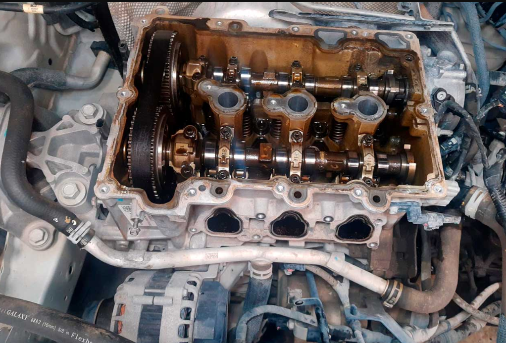 Las montadoras priorizan ganancias financieras en lugar de soluciones más duraderas y confiables. La falta de presión suficiente de los consumidores y organismos reguladores también permite que esta tecnología problemática permanezca en el mercado.