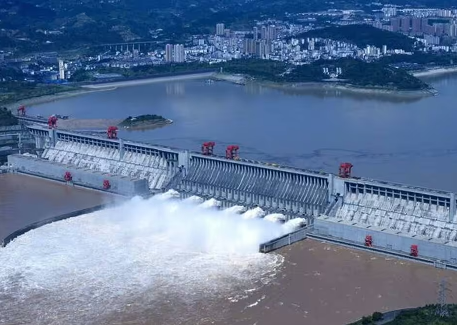 La Grande Represa de Inga será mayor que la represa de Tres Gargantas, en China, que actualmente es la mayor del mundo. Con capacidad de 40.000 megavatios, producirá casi el doble de la energía generada por Tres Gargantas.