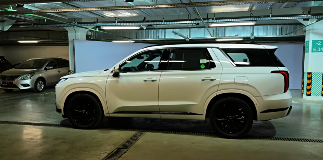 La llegada del Hyundai PALISADE 2025 a Brasil marcó la llegada del SUV gigante al mercado nacional, lleno de tecnología y confort. Sin embargo, el lanzamiento llegó en el momento equivocado, ya que afuera el modelo ya ha recibido una actualización.