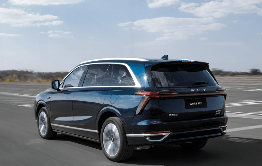 El diseño del Wey 07 impresiona con líneas sofisticadas y aerodinámicas que transmiten modernidad y robustez. Cada detalle fue pensado para unir elegancia y funcionalidad, convirtiendo el SUV en una verdadera obra de arte sobre ruedas.