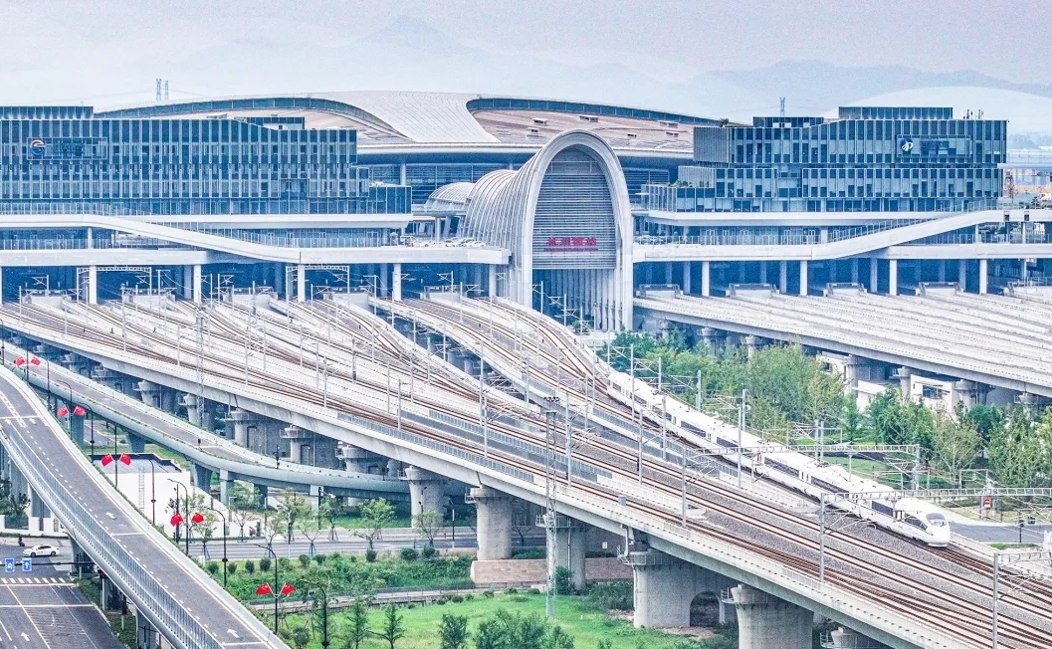 Nuevo tren de alta velocidad conecta Hong Kong y Hangzhou en 1.049 kilómetros de pura eficiencia: una revolución en apenas 7 horas